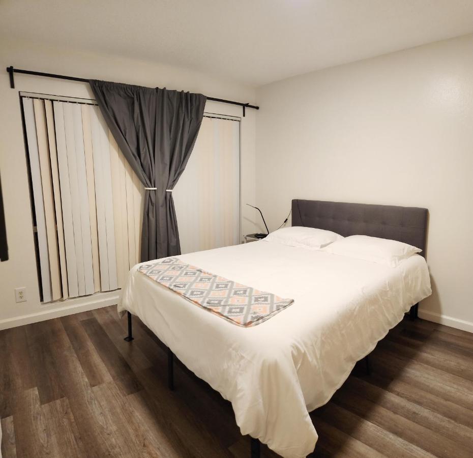 Centrally Located, 4X Queen, 300 Mbps Internet With Backyard! Hemet Εξωτερικό φωτογραφία