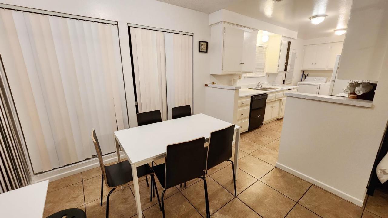 Centrally Located, 4X Queen, 300 Mbps Internet With Backyard! Hemet Εξωτερικό φωτογραφία