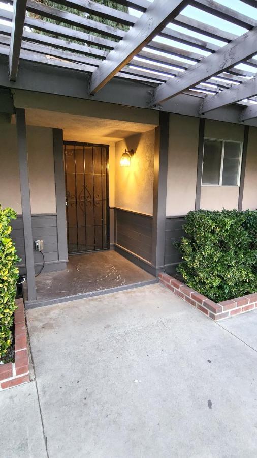 Centrally Located, 4X Queen, 300 Mbps Internet With Backyard! Hemet Εξωτερικό φωτογραφία